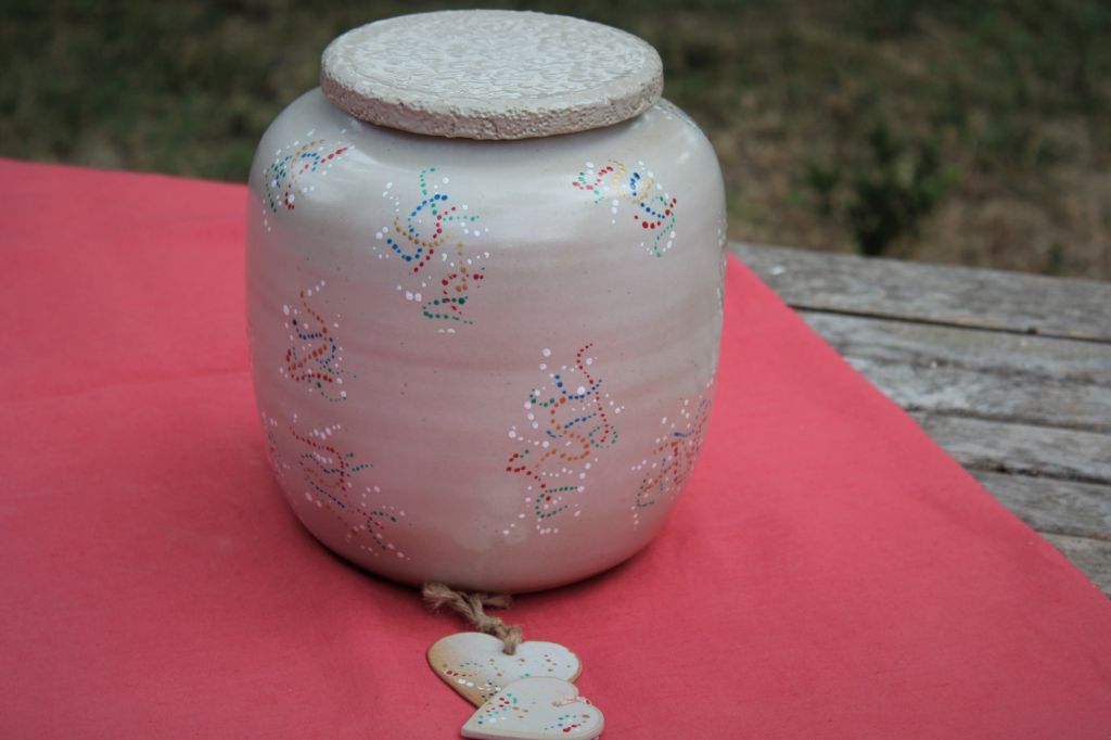 Urnes funéraires en céramique
Urne "Pointillés"
www.cecilejobardceramiques.com