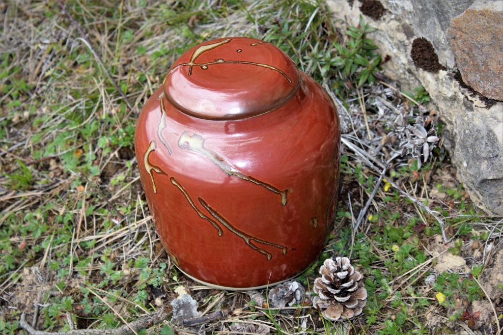 Urnes funéraires en céramique
Urne "Irushi"
www.cecilejobardceramiques.com