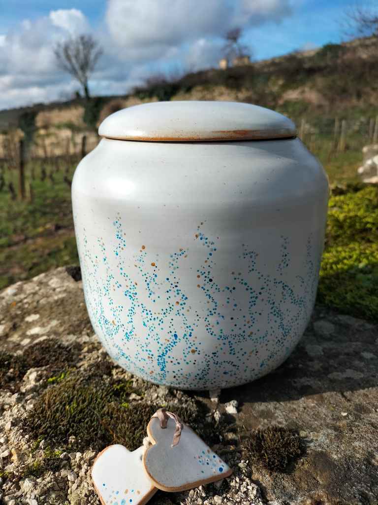 Urnes funéraires en céramique
Urne "Clapotis"
www.cecilejobardceramiques.com