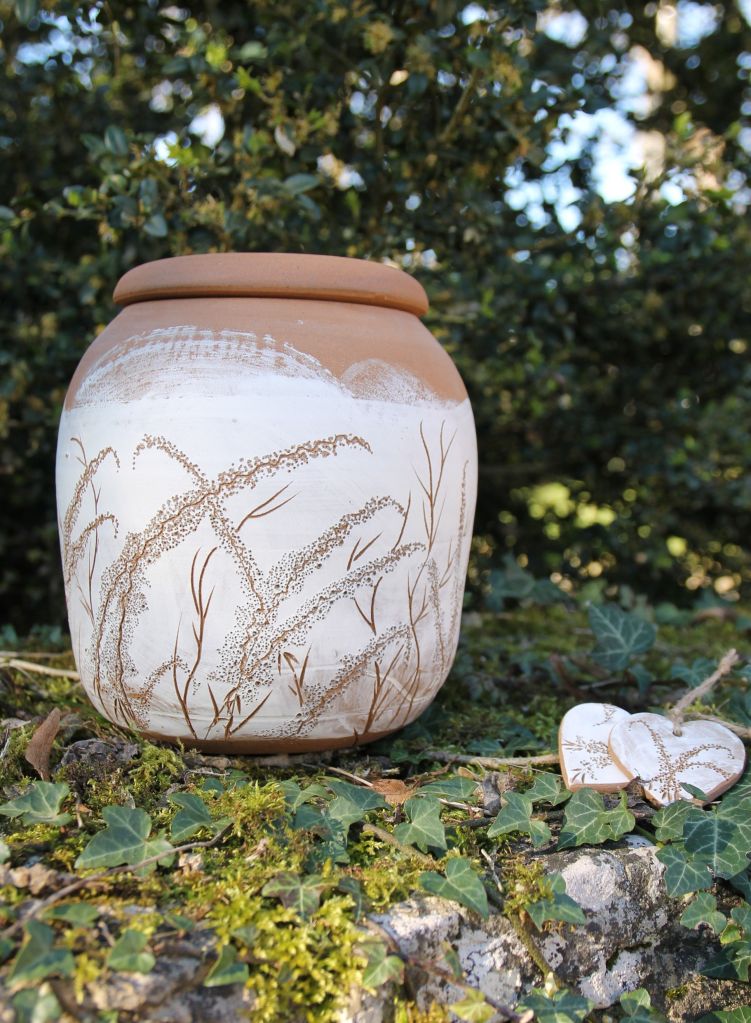 Urne "Arbre aux papillons" - 3.5litres
Grès de Treigny, décor gravé à la main sur engobe de porcelaine