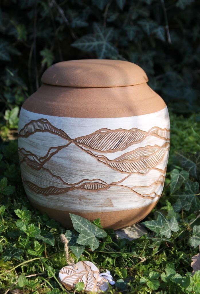 Urne "Chemins" - 3.5 litres
Grès Treigny, décor gravé à la main sur engobe de porcelaine