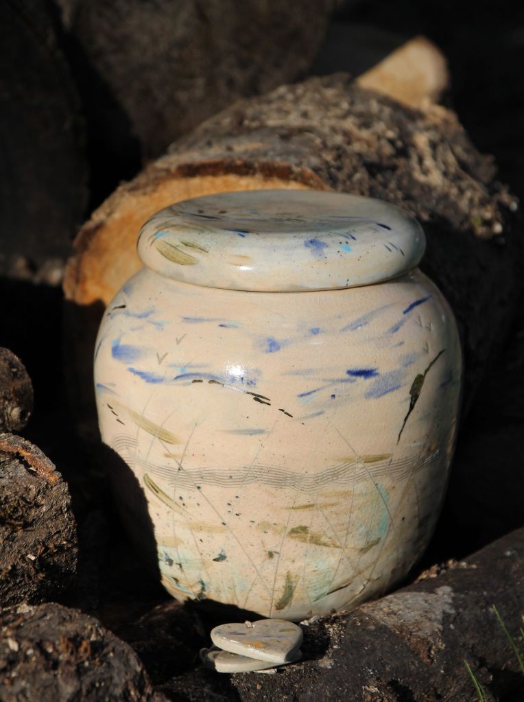 Urne "Dunes" - 3.7 litres
Grès, engobes et pigments, or 3ème feu, émail transparent