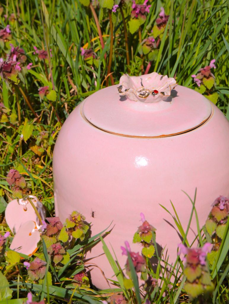 Urne "Fleur rose" - 3.5 litres
Grès, émail haute température, réhausse d'or